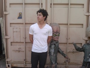 nick and an alien