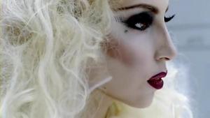 Lady Gaga в кадър от песента Bad Romance