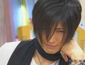 I can't stop looking at his eyes *______*