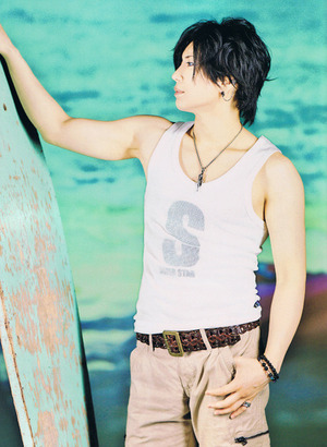 Everyone loves surfing,especially with a handsome guy *____*