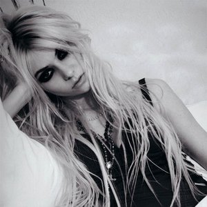 Taylor_Momsen