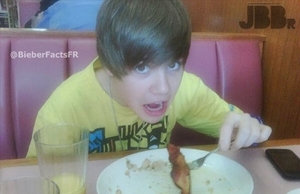  Justin Bieber  hahaha :)))