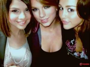 selena gomez,tailor swift i miley cyrus