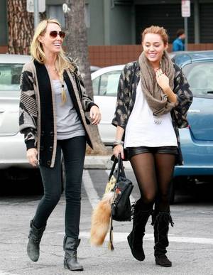 miley curus i maka i tish cyrus