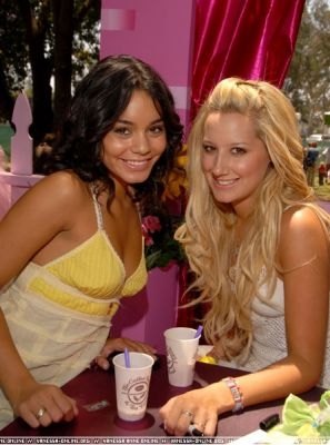 ashley i vanessa