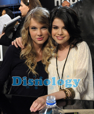 selena gomez and tailor swift