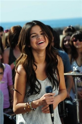 selly gomez