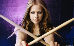 Avril Lavigne in barabani!!