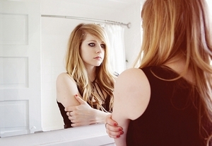 Avril-Beautiful