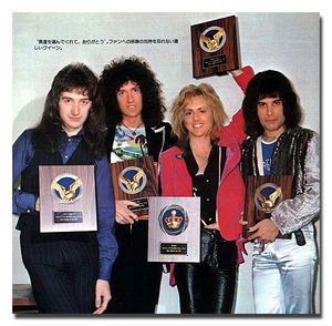 QUEEN with gold single