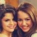 SeLeNa GoMeZ AnD MiLeY CyRuS  :))