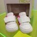 Маратонки от линията на Сел Adidas Neo.