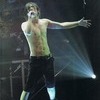 Shirtless Gackt *drools* Yum *__*