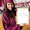 Selena се дипломира
