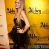 Avril Lavigne Rocks Out on Red Carpet (PHOTOS)