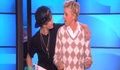 Justin Bieber изненадва Ellen и подлудява публиката ;дд 03 - 11 - 2010