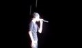 Justin Bieber пее With you на Chris Brown (my world tour)
