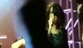 Селина Гомез пее Naturally на живо в Сан Диего